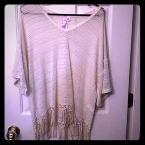 Medium cream flowy top